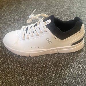 Brand new- The Roger ON Men’s shoe 11